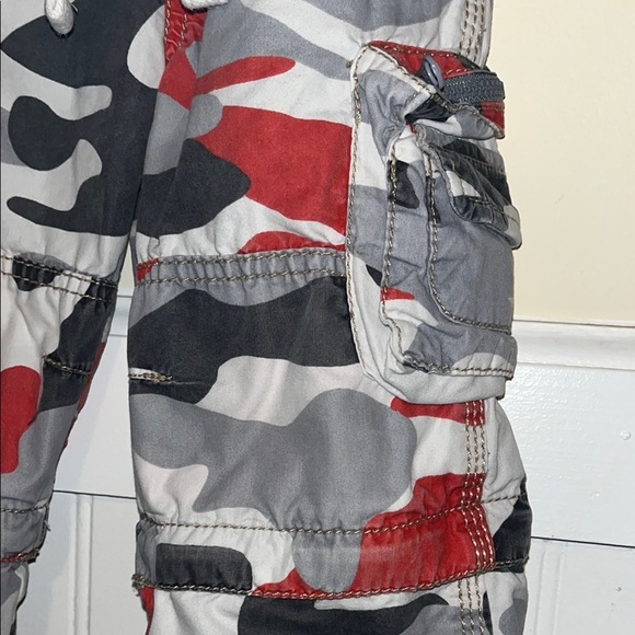 Mini Boden Camo Cargo 2 in 1 Shorts /Pants size 2T - Picture 3 of 5